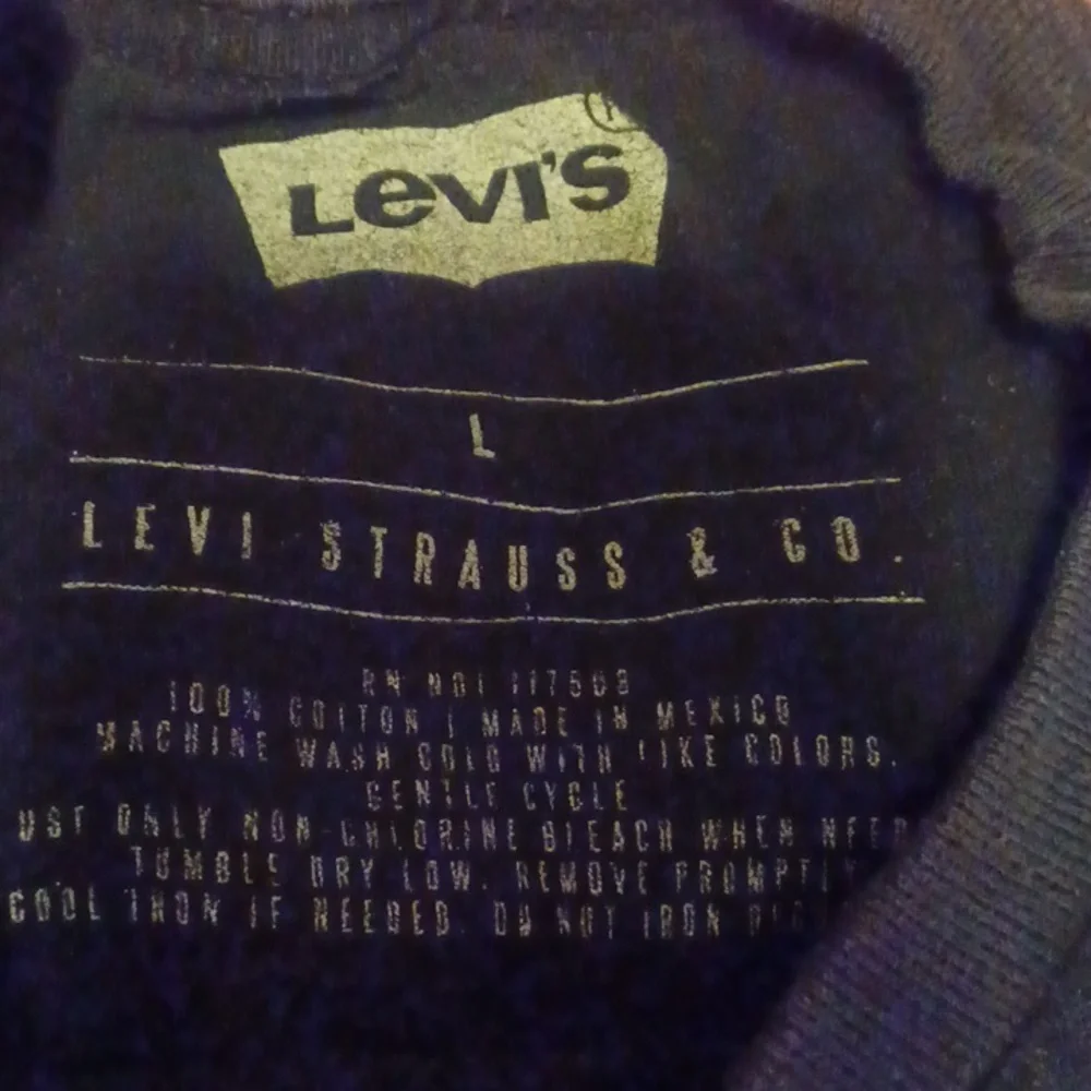 Levi's tee - Picture 2 of 3